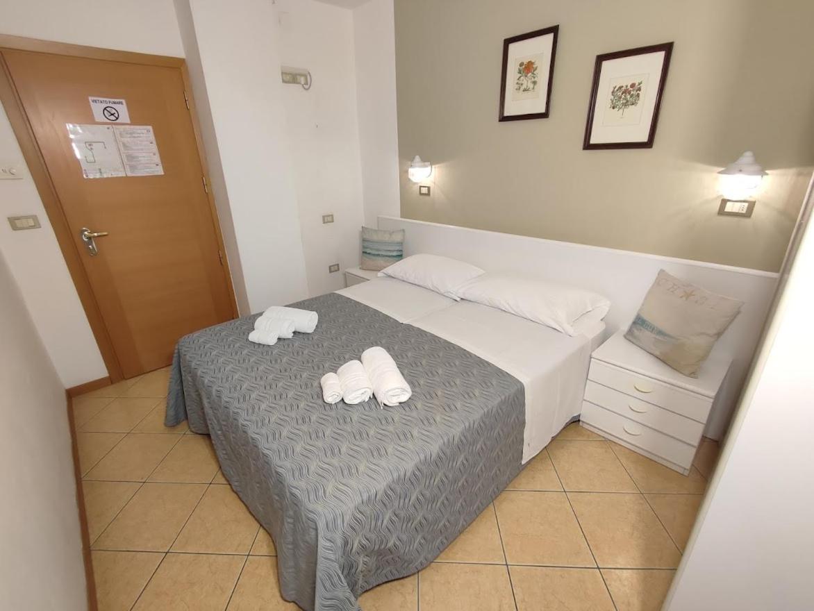 Hotel Athena B&B ガビッチェ・マーレ エクステリア 写真