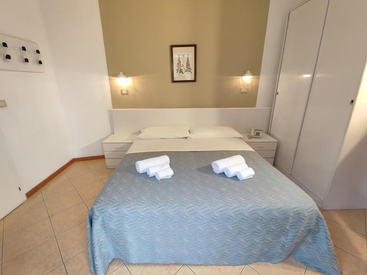 Hotel Athena B&B ガビッチェ・マーレ エクステリア 写真