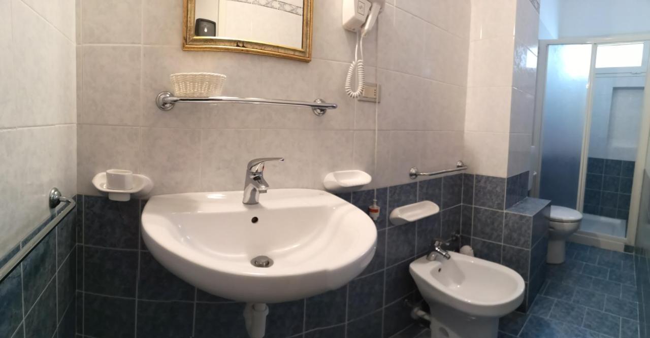 Hotel Athena B&B ガビッチェ・マーレ エクステリア 写真